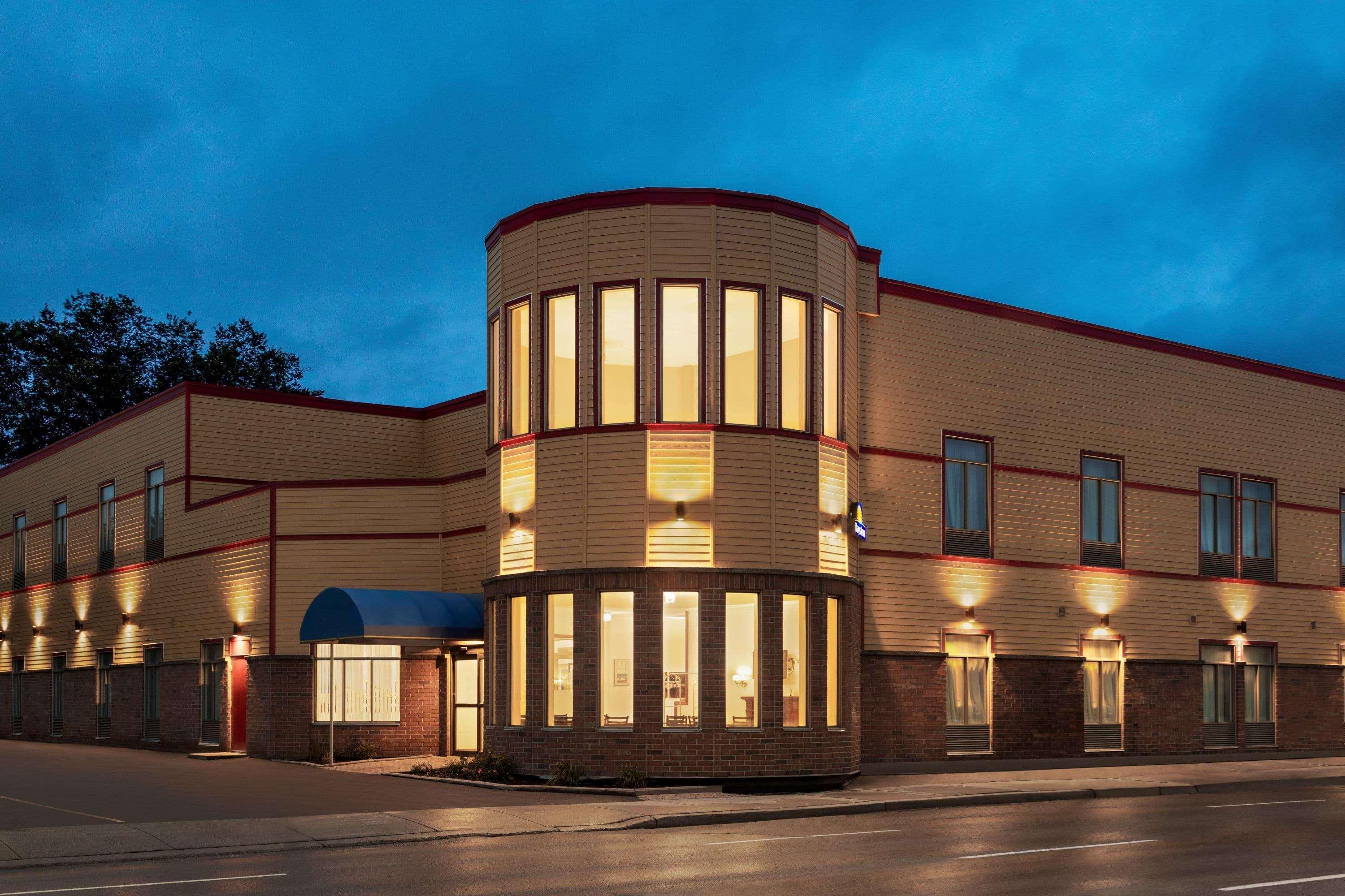 Days Inn By Wyndham Hamilton - Downtown Exterior photo